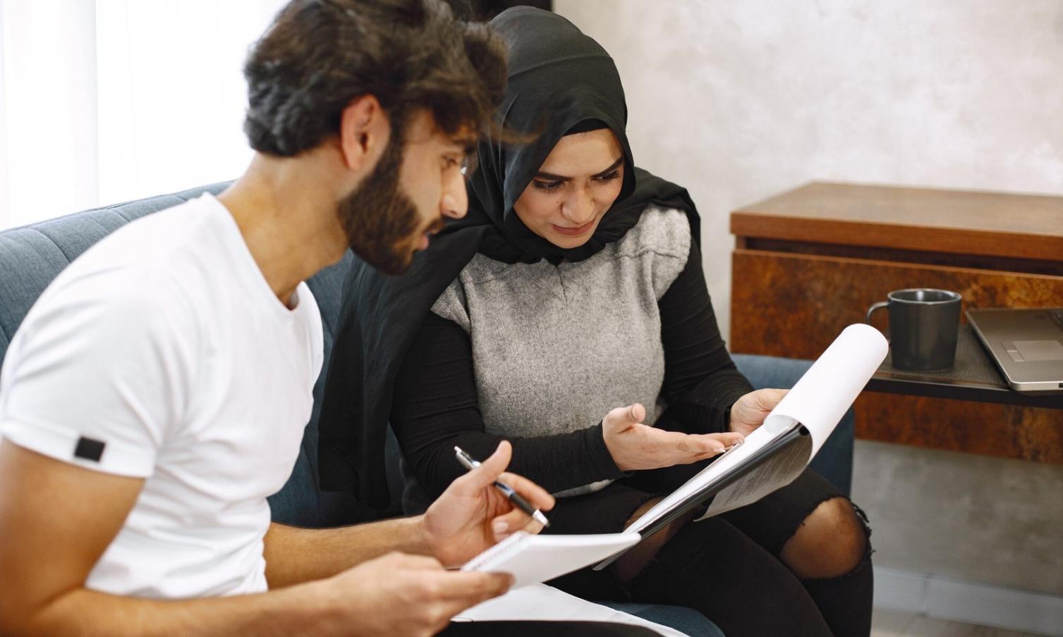 Professional financial consultation demonstrating collaborative planning approach